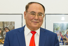 Усмон Хосилнинг шахсий кўргазмаси